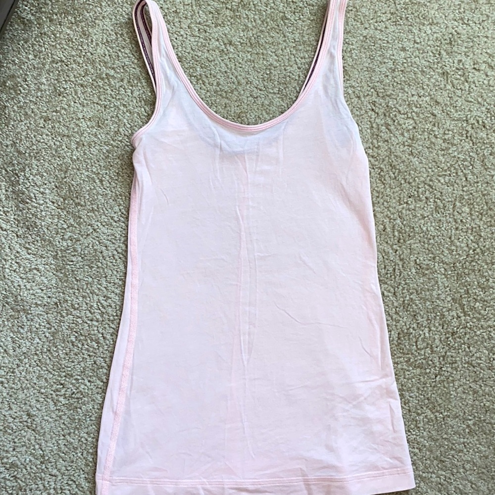 Women’s Lululemon tank